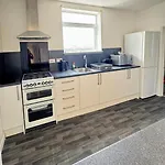 Spacious Private Room - 9 Minutes From Central Bristol