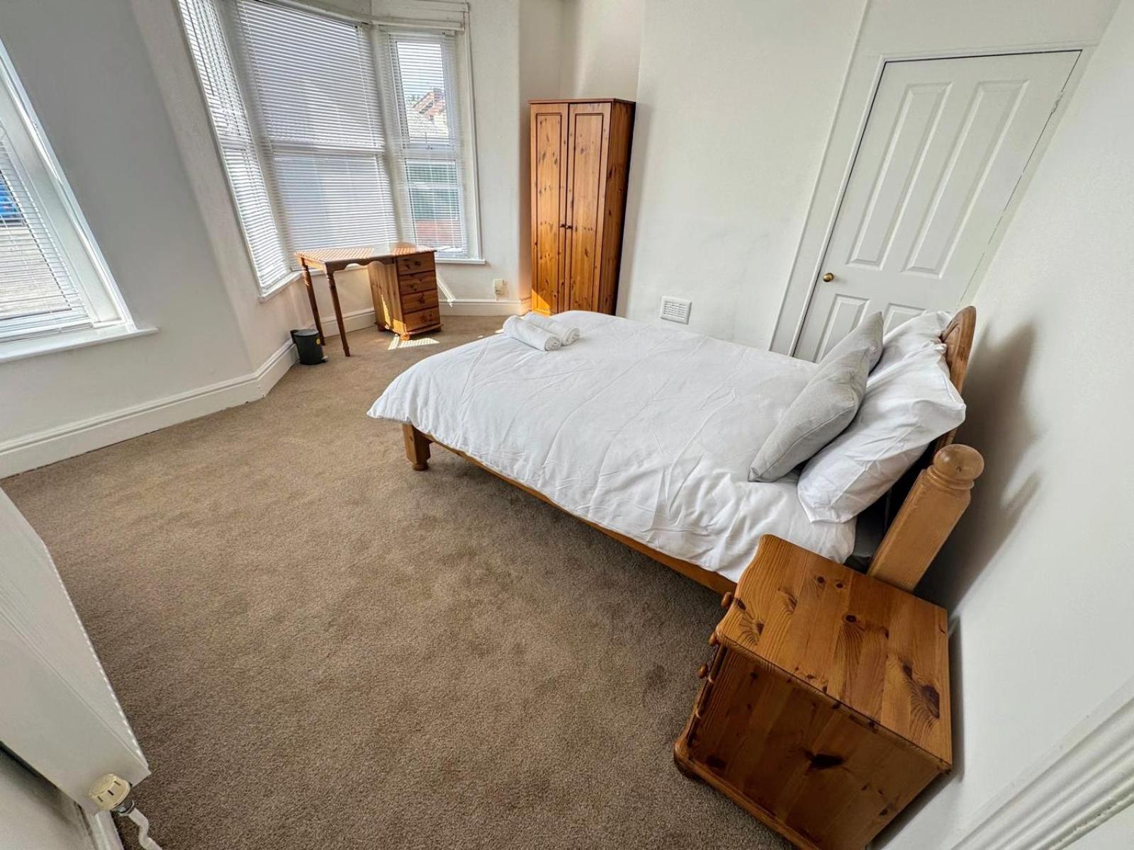 Spacious Private - 9 Minutes From